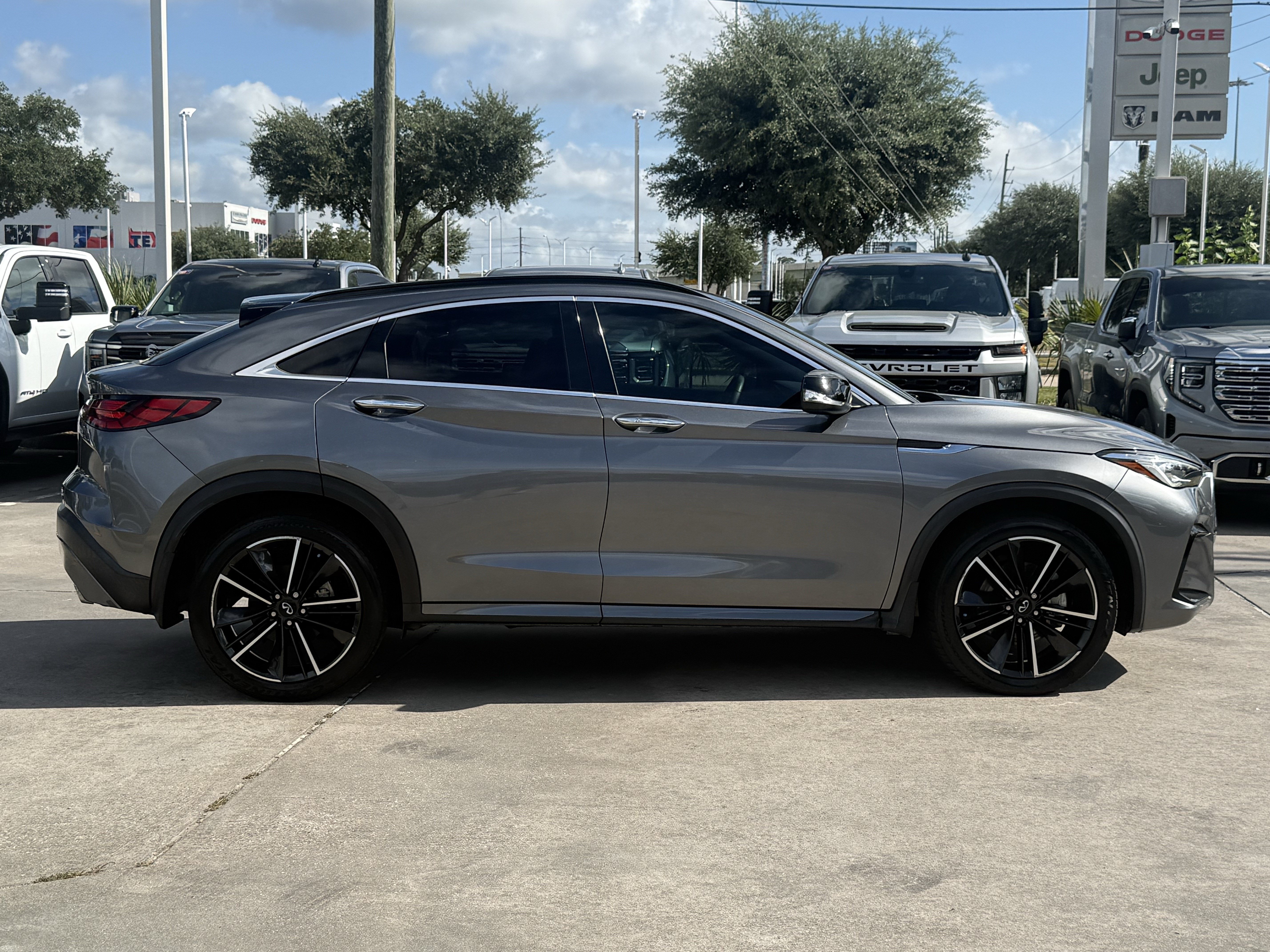 Used 2022 INFINITI QX55 Luxe w/ Cargo Package AWD/4WD image 3