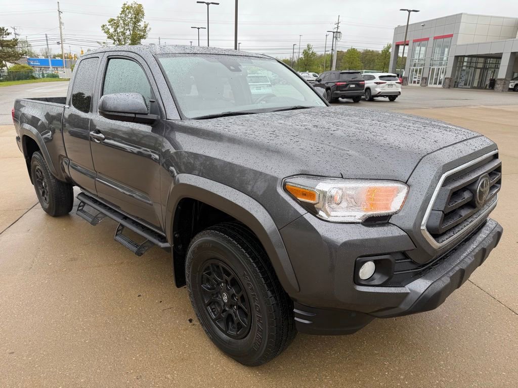 Certified 2022 Toyota Tacoma SR5 AWD/4WD image 7