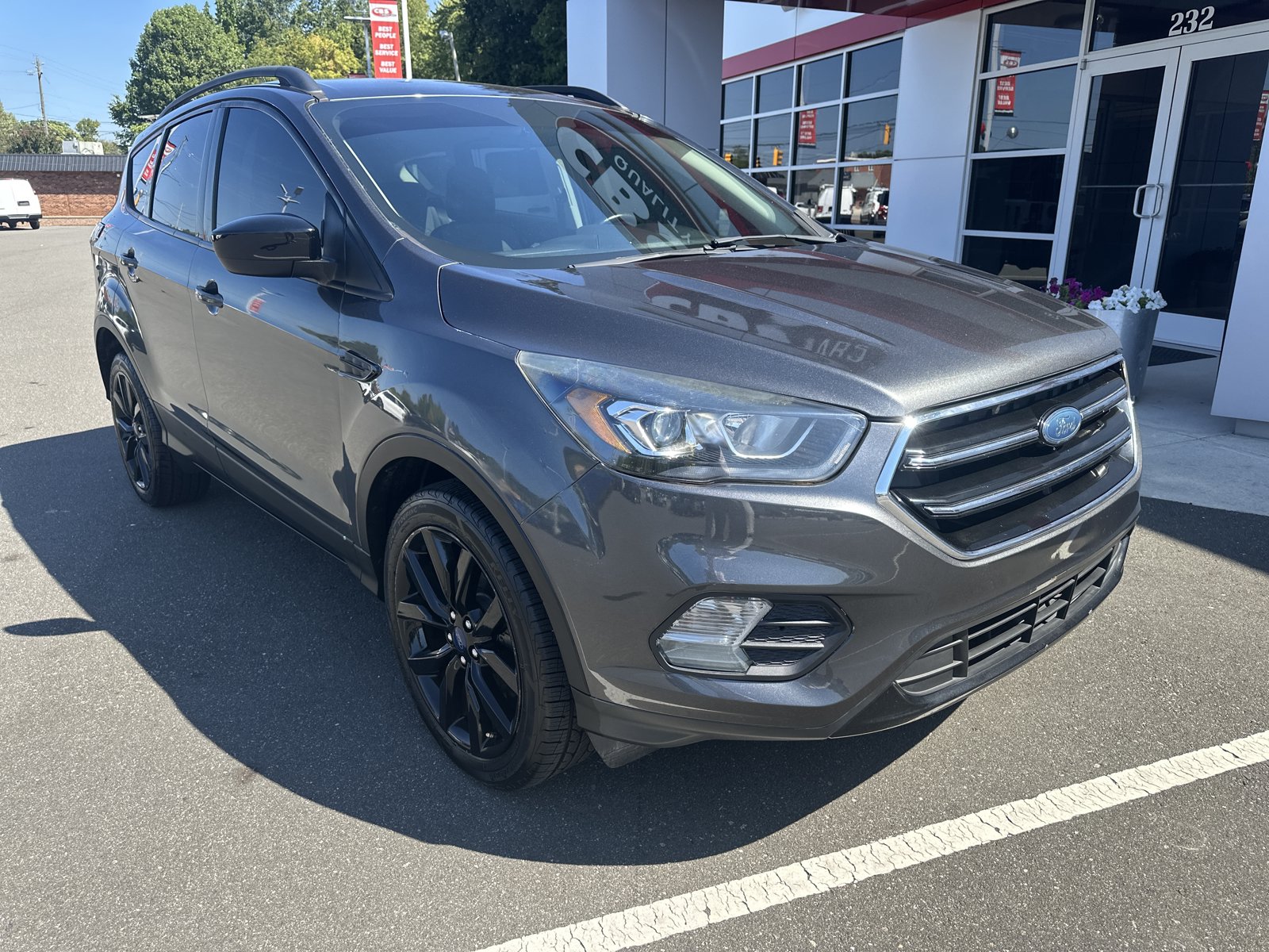 Used 2018 Ford Escape SE w/ SE Sport Appearance Package AWD/4WD image 2
