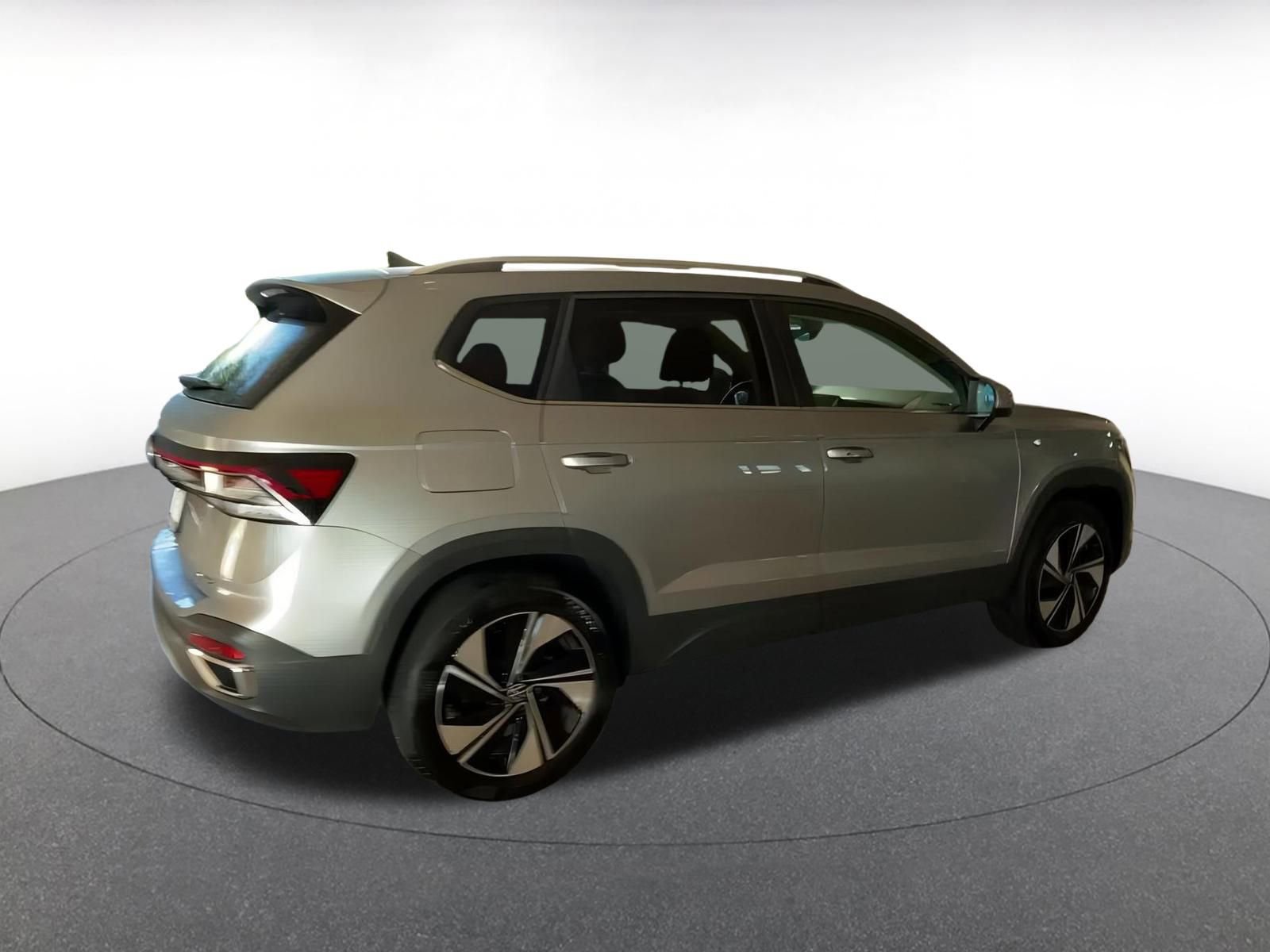 Used 2025 Volkswagen Taos SE image 21