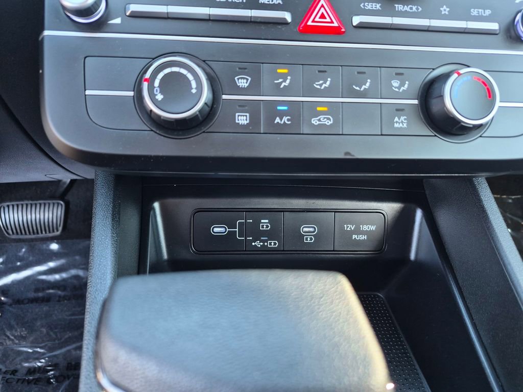 Used 2025 Hyundai Tucson SE image 18