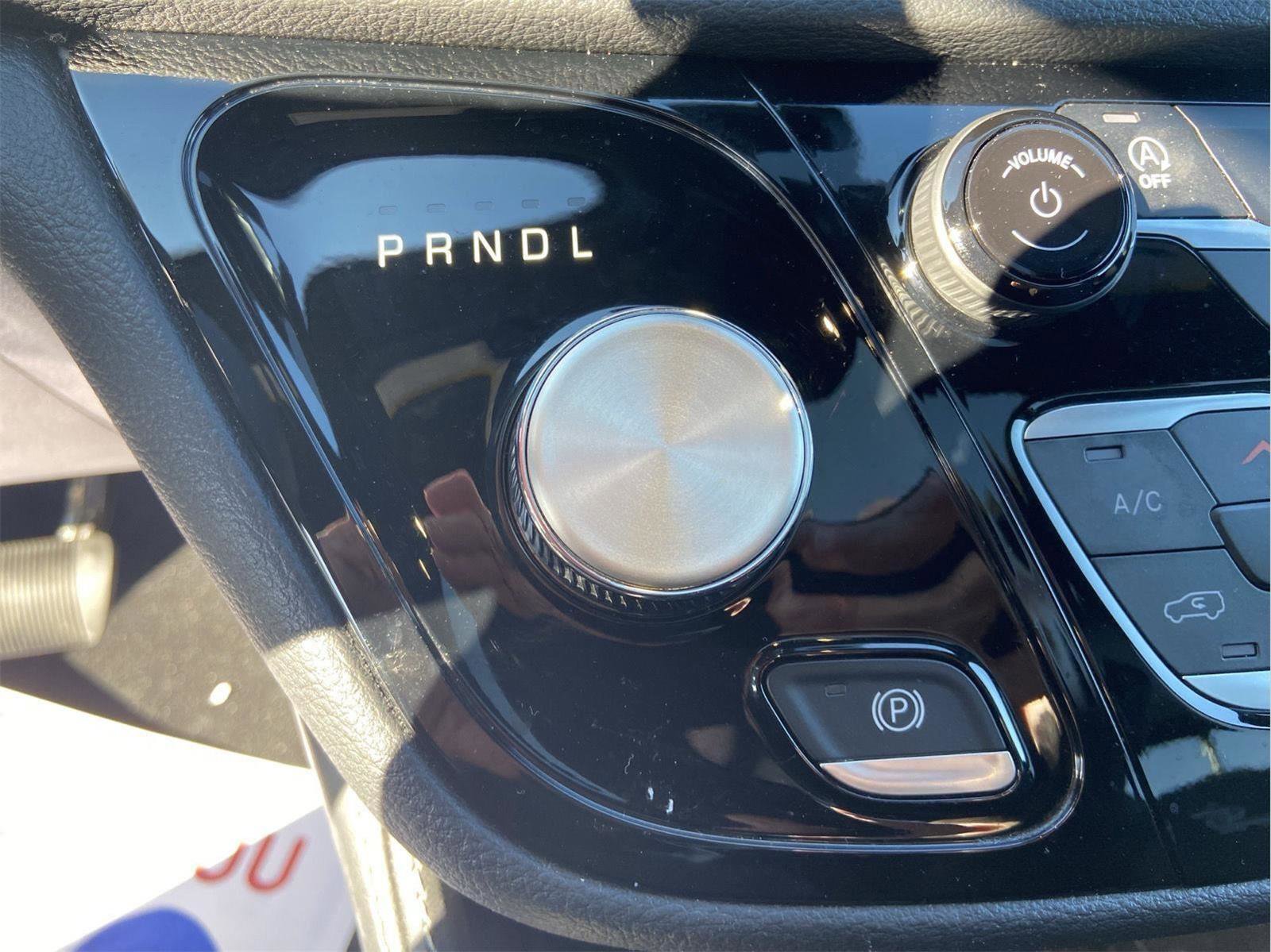 Used 2025 Chrysler Pacifica Limited image 68