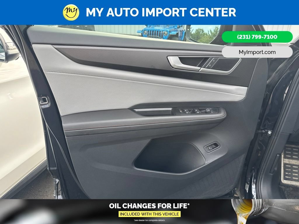 Used 2025 Volkswagen Atlas Peak Edition SE AWD/4WD image 9
