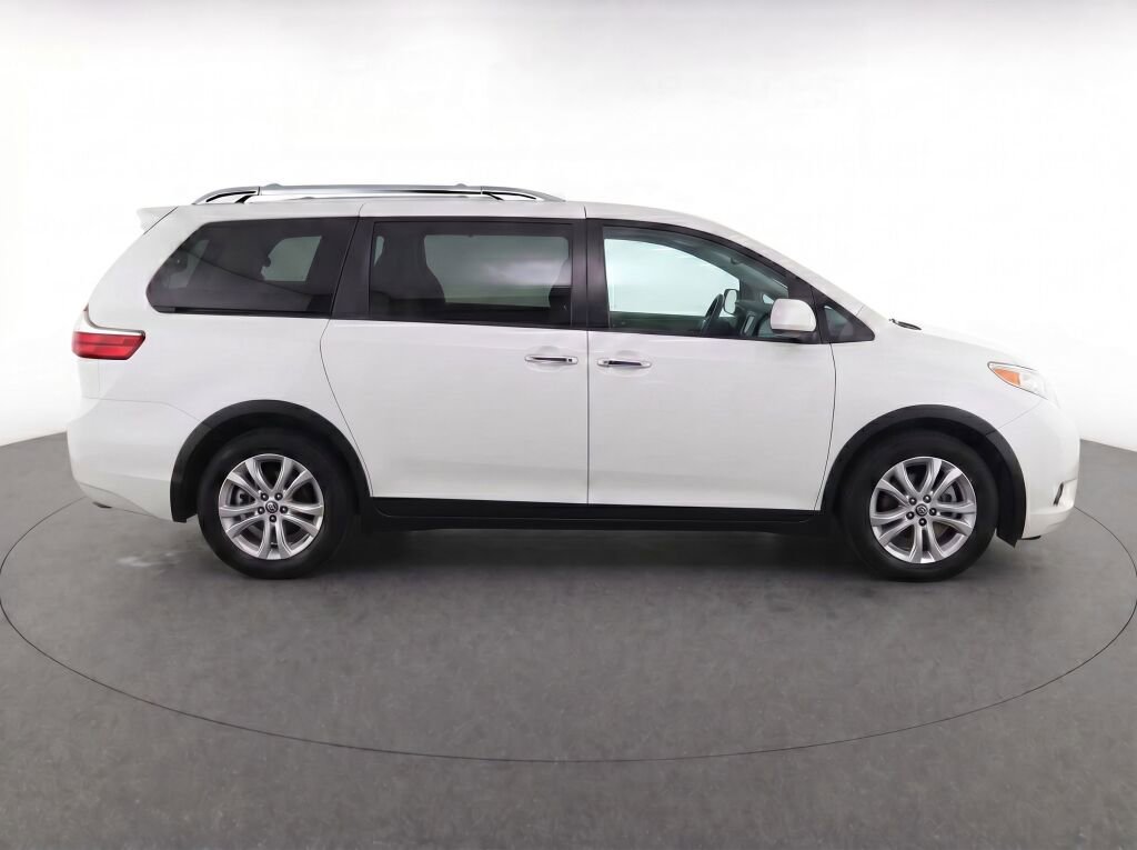 Used 2023 Toyota Sienna Platinum AWD/4WD image 8