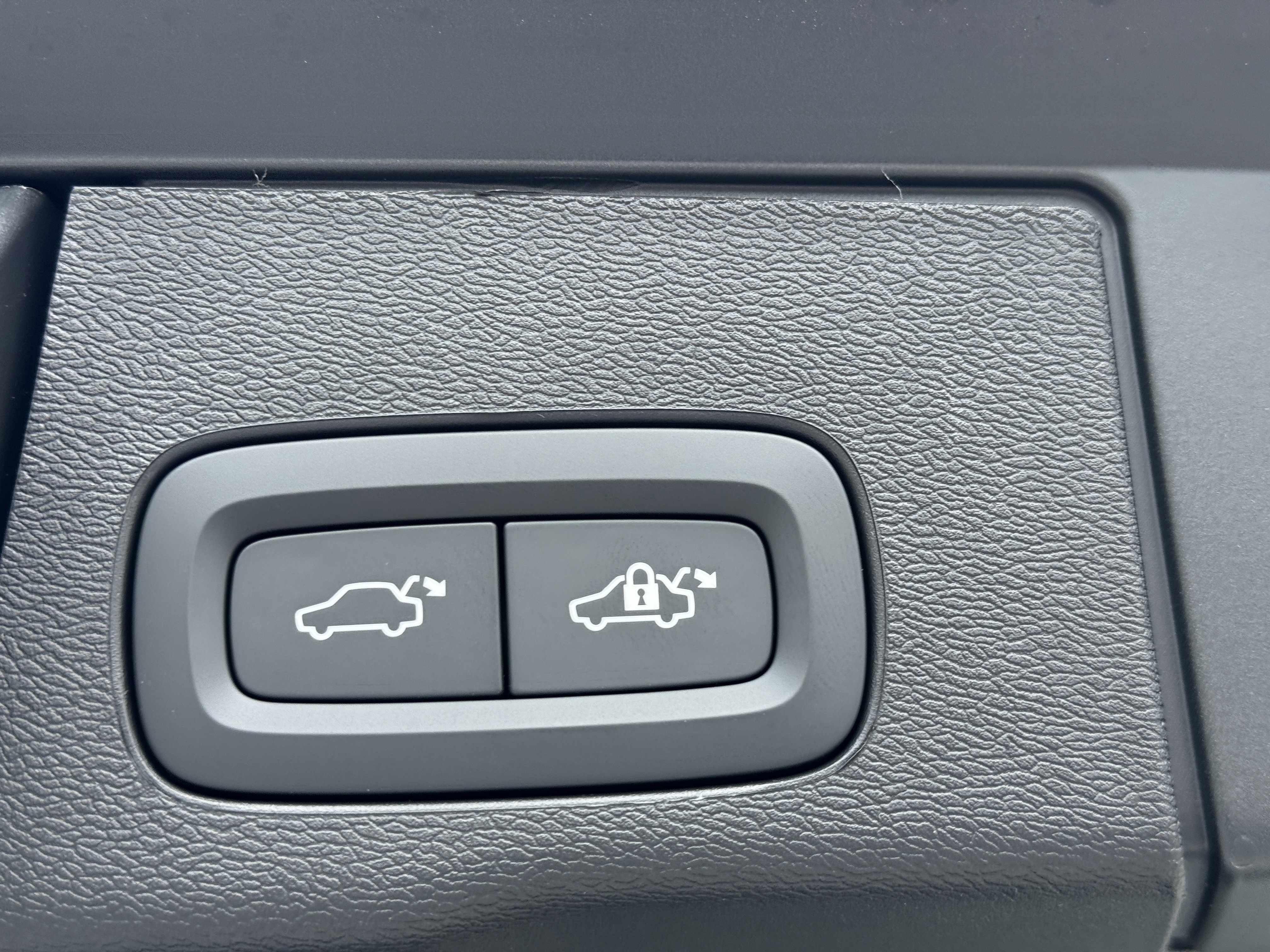 New 2026 Volvo XC60 B5 Ultra w/ Climate Package image 11