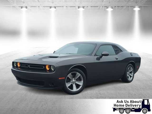 Certified 2018 Dodge Challenger SXT RWD image 1