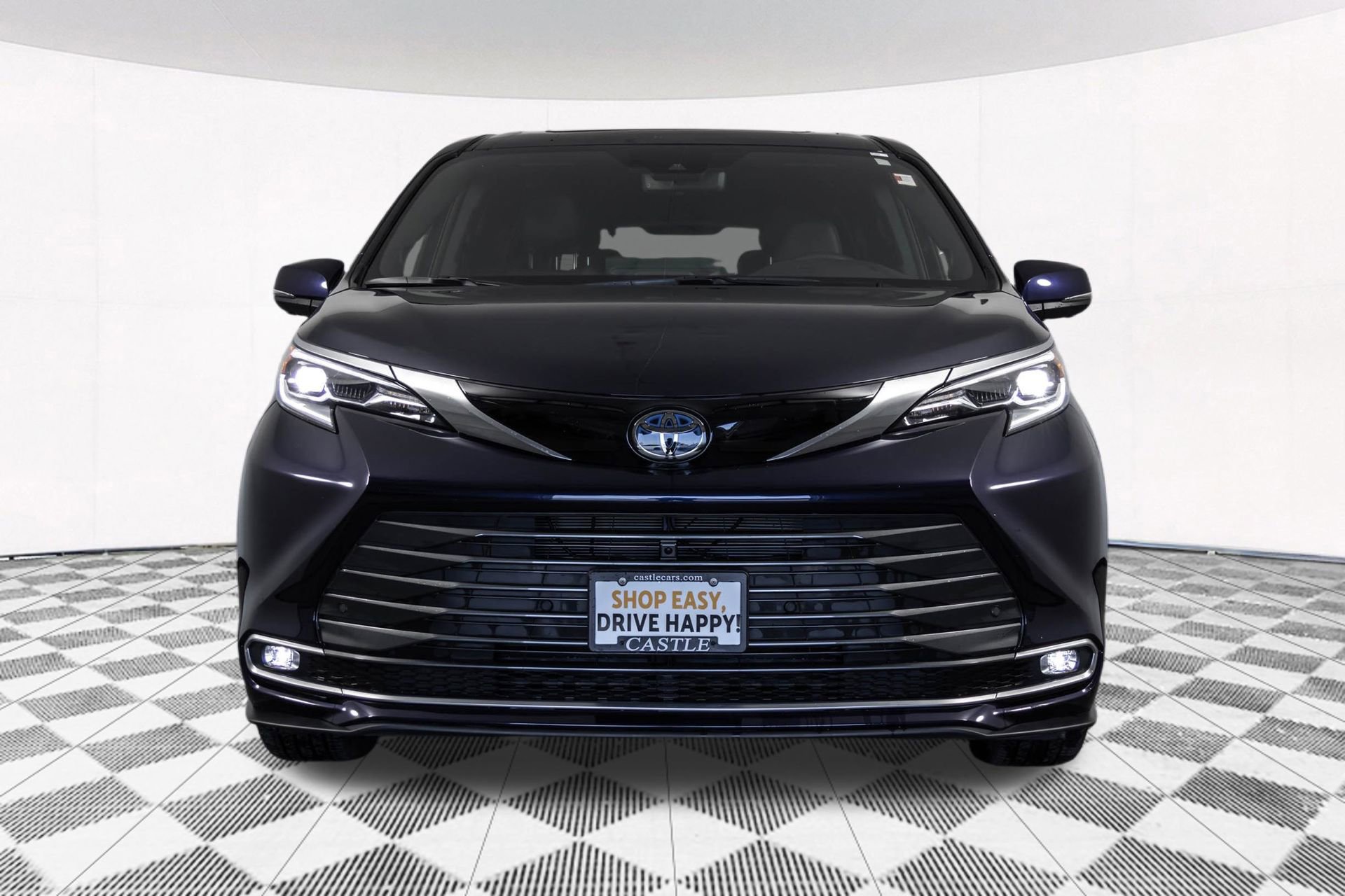 Used 2025 Toyota Sienna Platinum AWD/4WD image 11