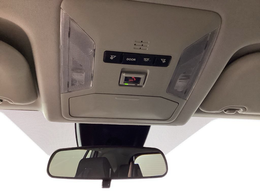 Used 2021 Toyota RAV4 LE AWD/4WD image 16