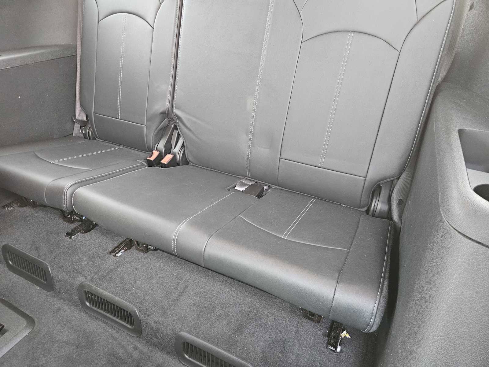 Used 2017 Chevrolet Traverse LT image 29