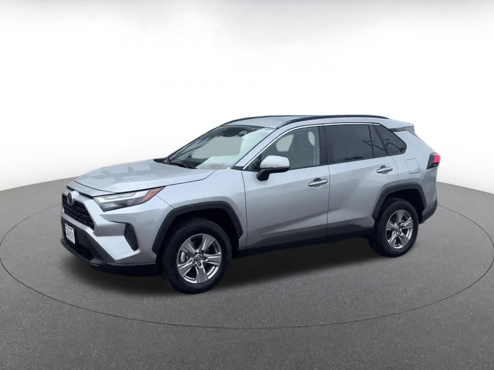 Used 2025 Toyota RAV4 XLE image 8