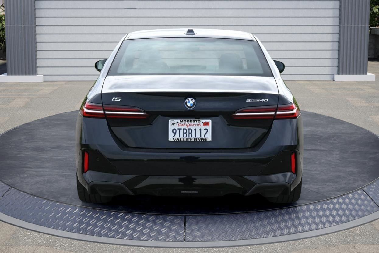 Certified 2025 BMW i5 eDrive40i w/ M Sport Package image 4