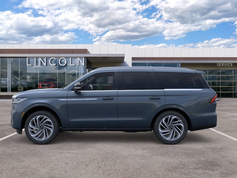 New 2026 Lincoln Navigator Reserve AWD/4WD image 3