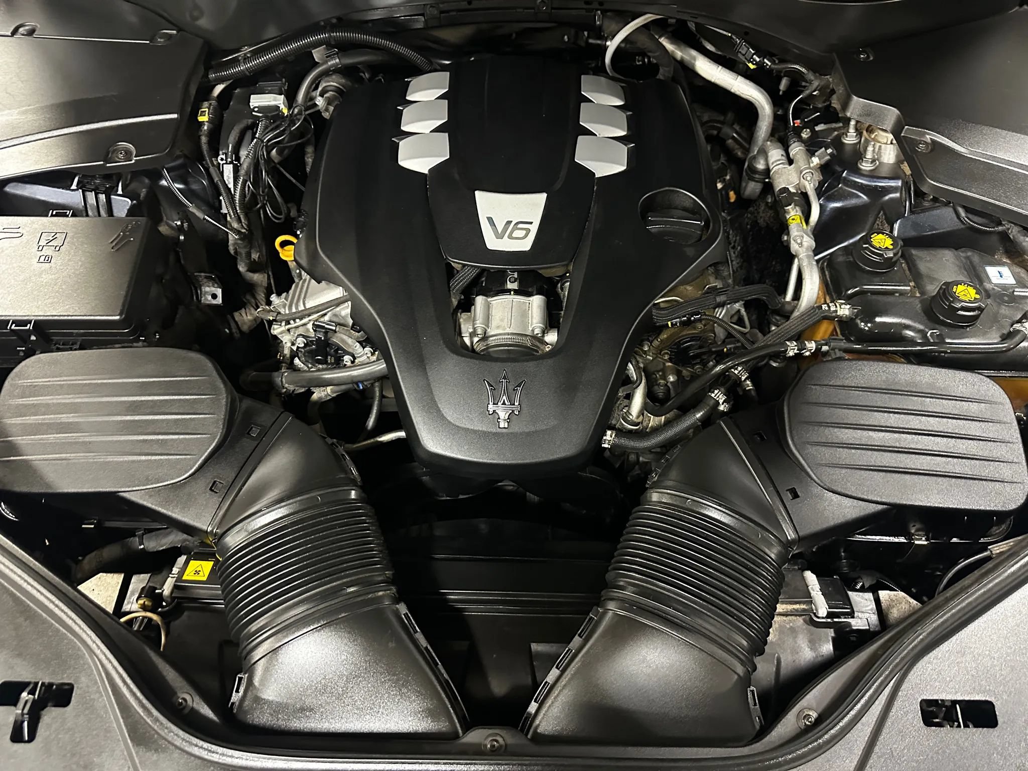 Used 2019 Maserati Levante GranLusso AWD/4WD image 28