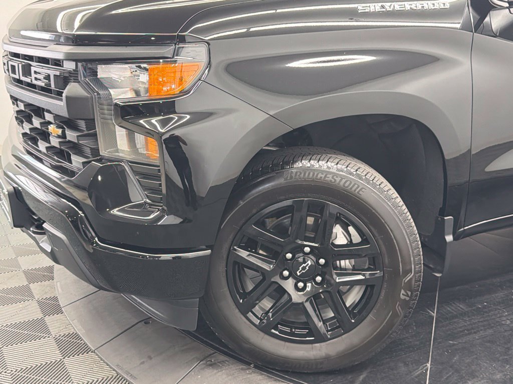 Used 2025 Chevrolet Silverado 1500 Custom RWD image 5