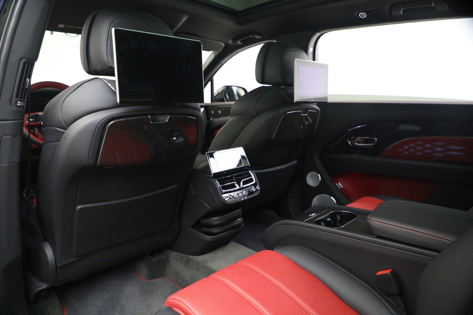 Used 2023 Bentley Bentayga Extended Wheelbase image 22