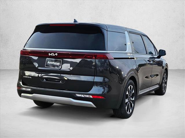 Used 2024 Kia Carnival EX image 5