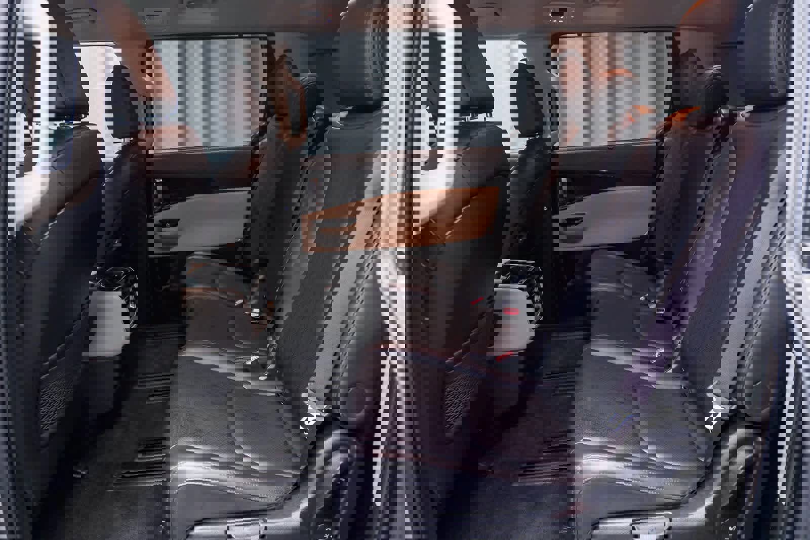 Used 2024 Kia Carnival EX image 20