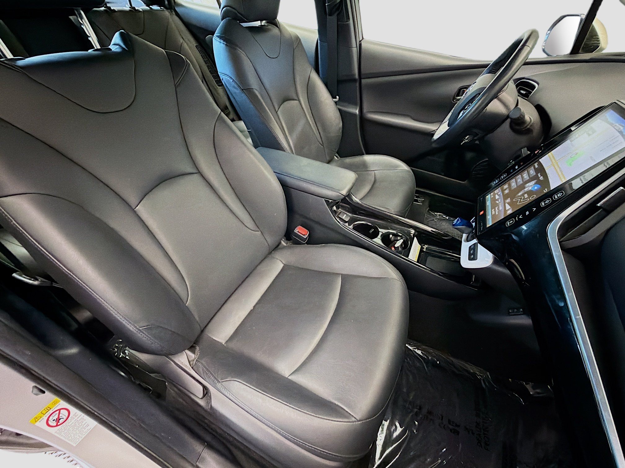 Used 2017 Toyota Prius Prime Advanced w/ Carpet Mat Package FWD image 15