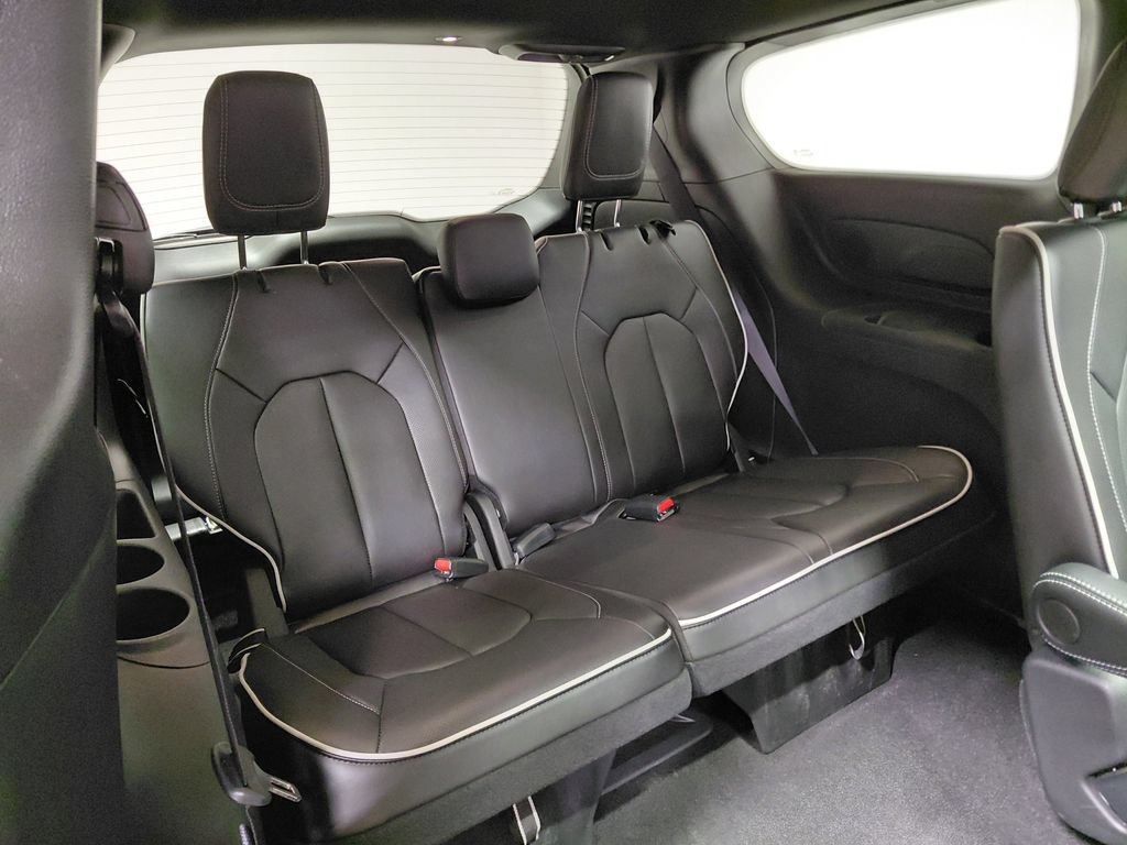New 2026 Chrysler Pacifica Limited w/ S Appearance Package AWD/4WD image 8