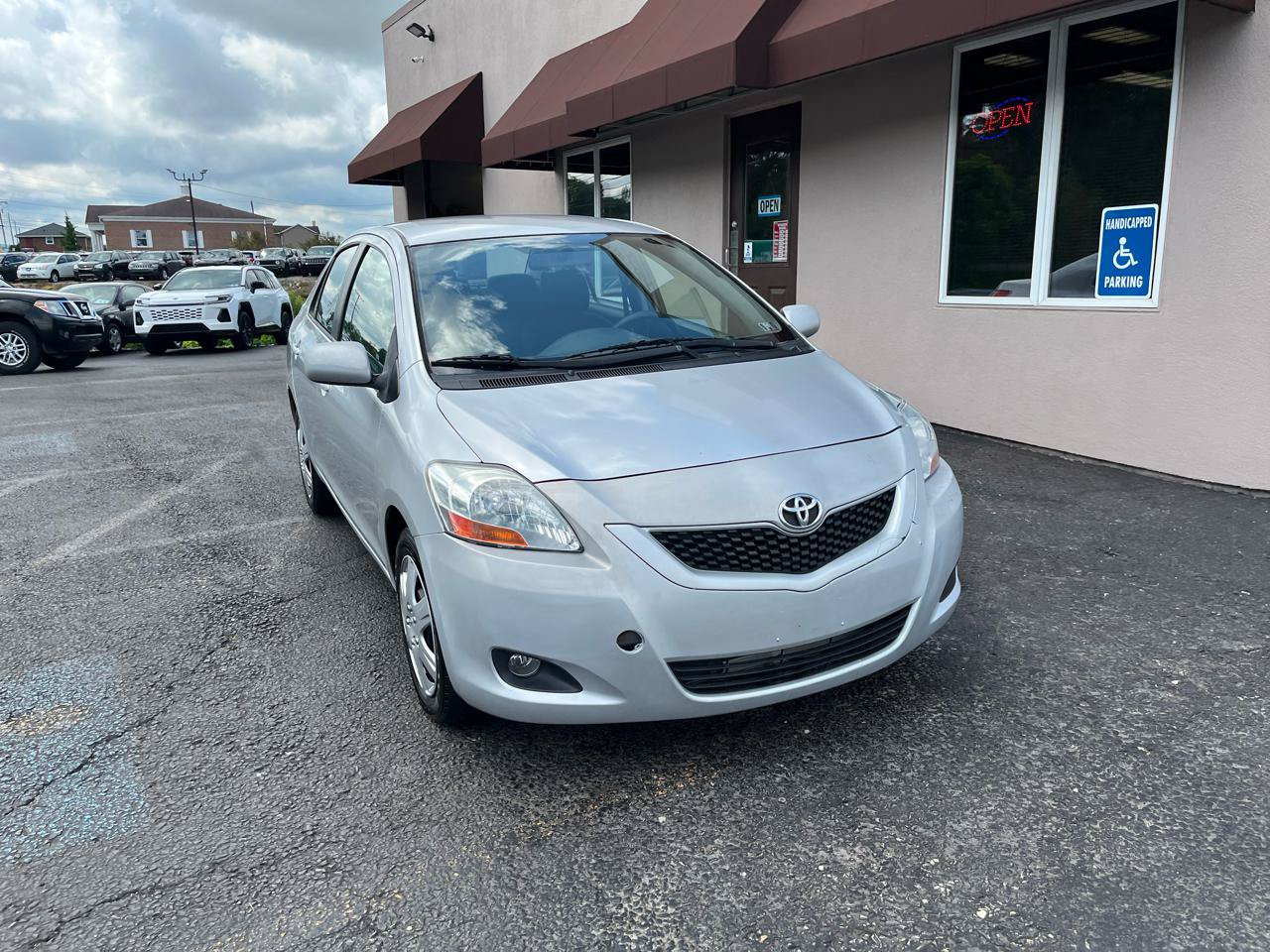 Used 2009 Toyota Yaris Sedan FWD image 2