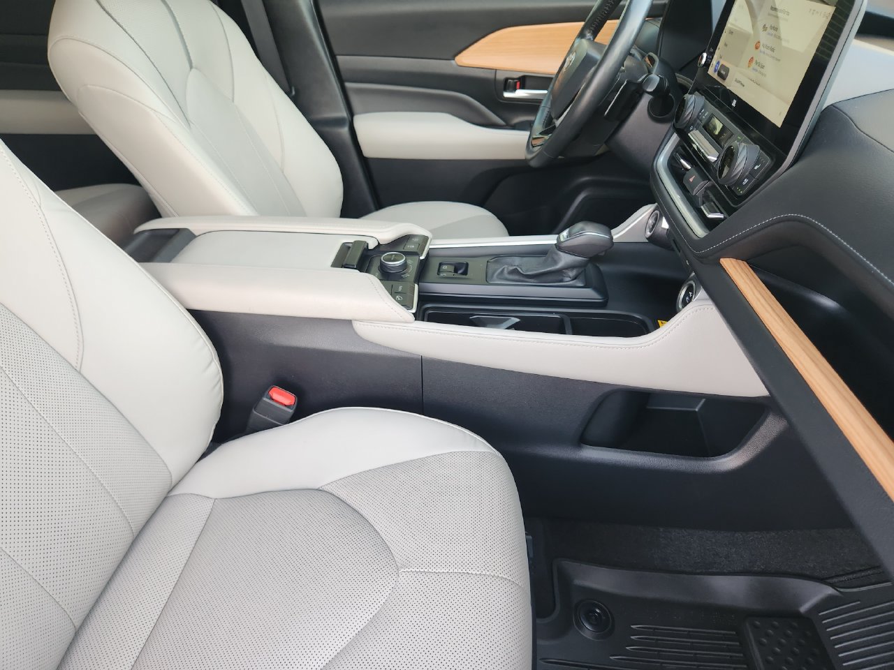 Used 2024 Toyota Grand Highlander AWD image 13