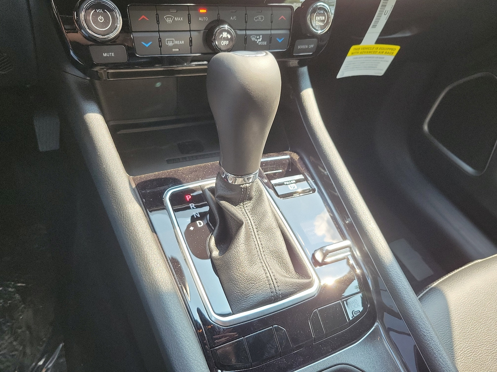 Used 2024 Jeep Compass Latitude image 9