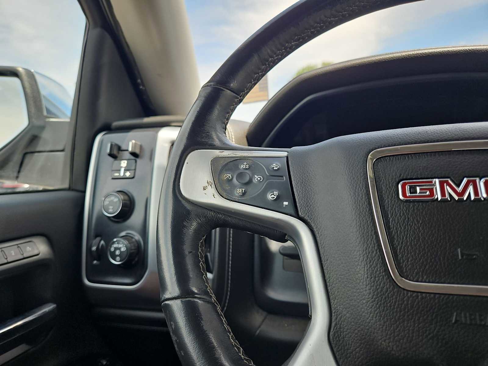 Used 2018 GMC Sierra 1500 SLT AWD/4WD image 44