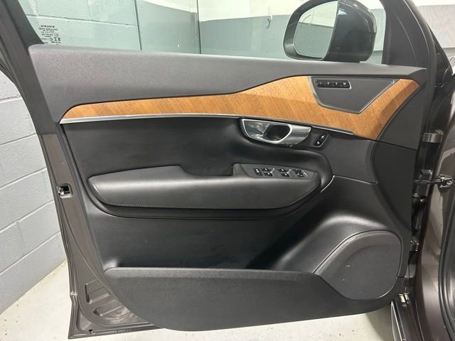 Used 2023 Volvo XC90 B6 Plus image 9