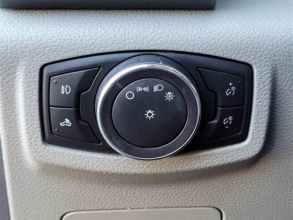 Used 2015 Ford F150 XLT image 11