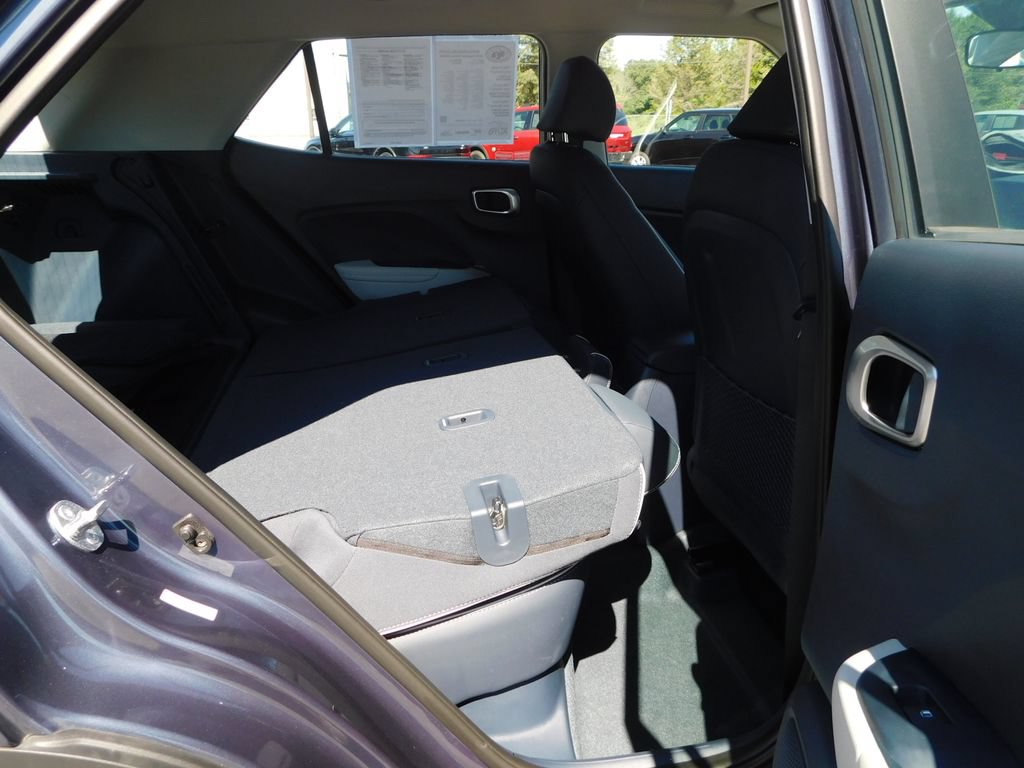 Used 2025 Hyundai Venue Limited FWD image 23