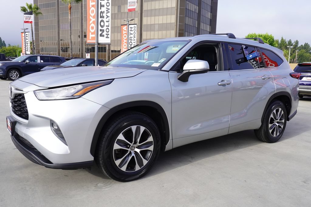 Used 2020 Toyota Highlander XLE FWD image 4