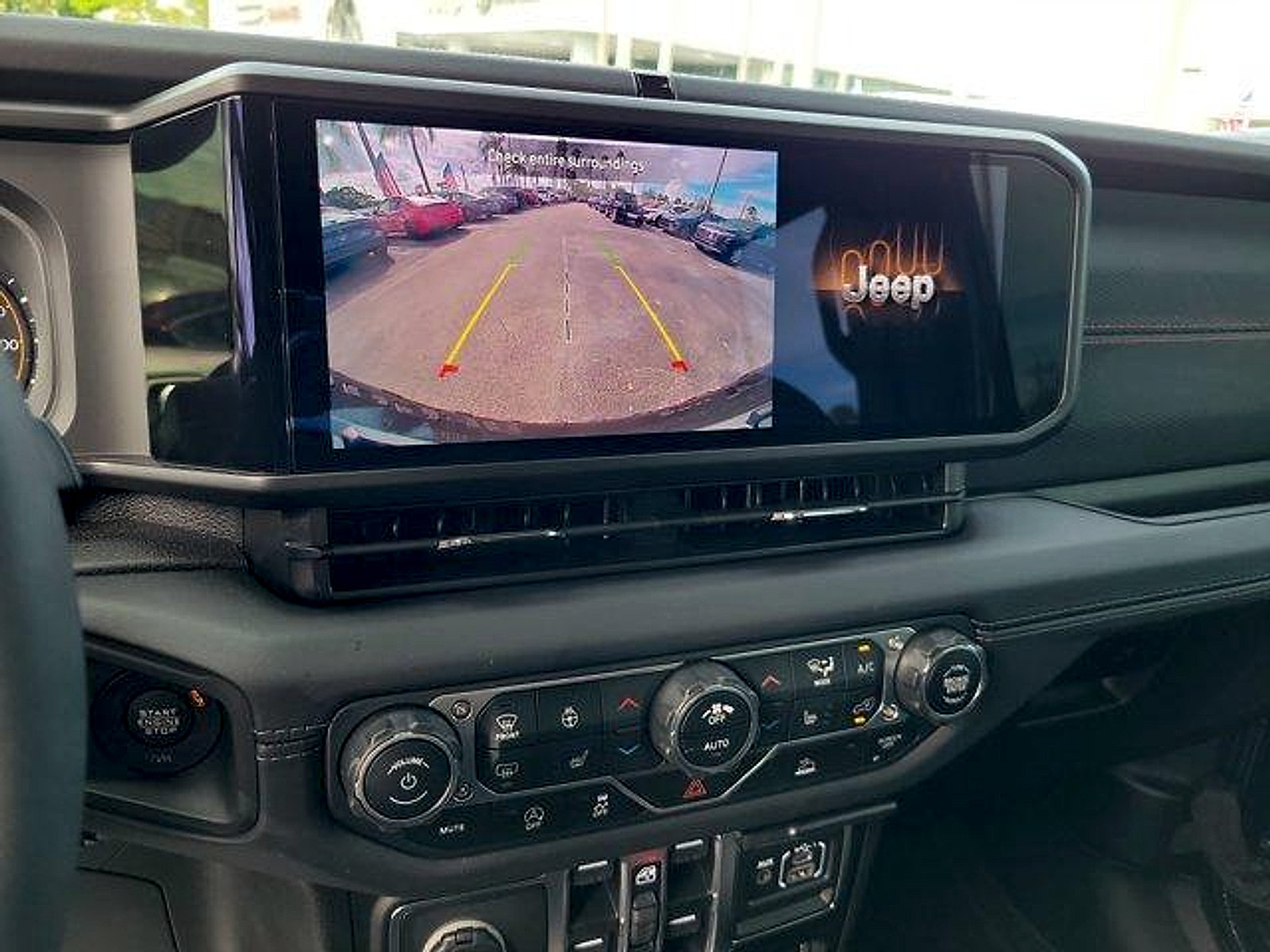 Used 2025 Jeep Wrangler Unlimited Rubicon w/ Convenience Group AWD/4WD image 34