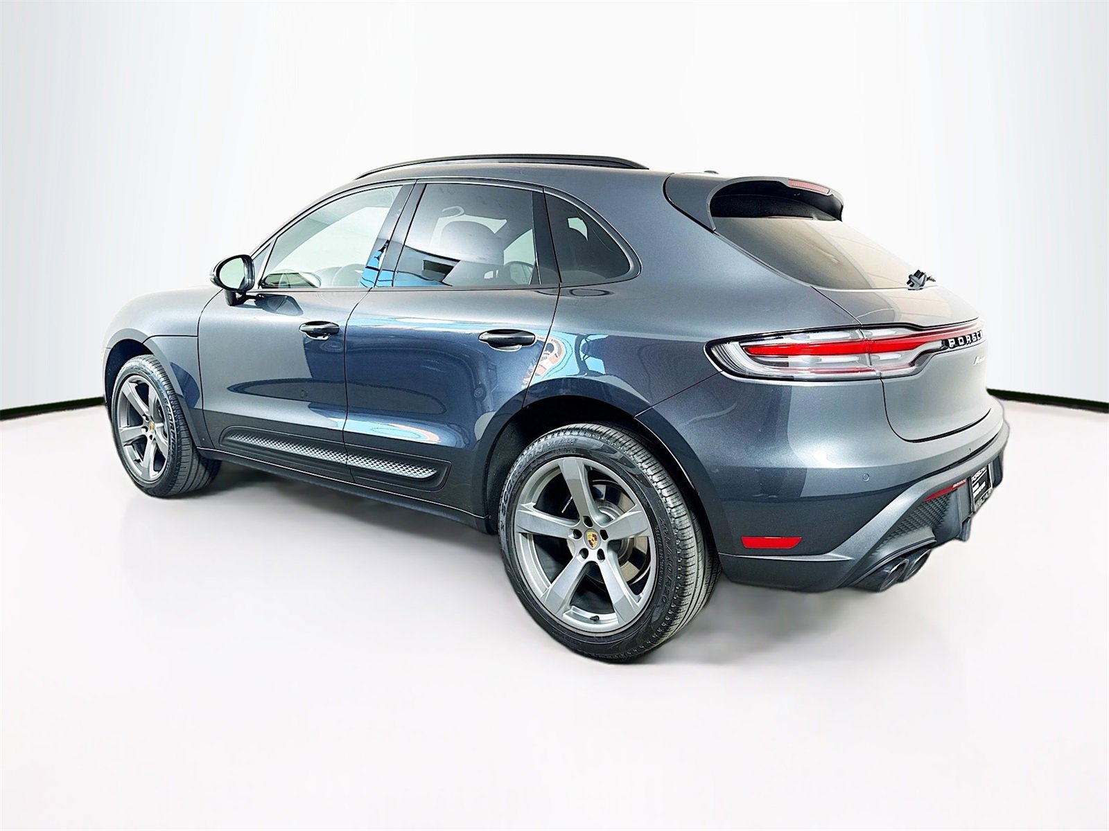 Used 2022 Porsche Macan image 3