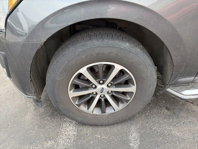 Used 2019 Ford Expedition XLT w/ Equipment Group 202A image 4