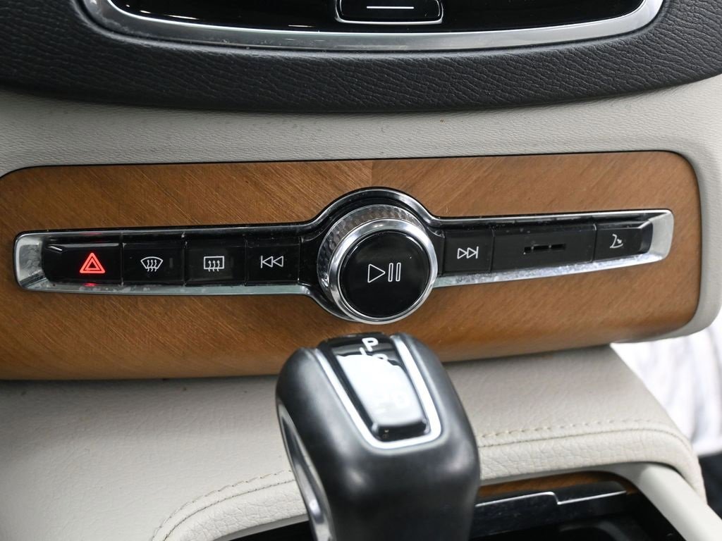 Used 2021 Volvo XC90 T6 Momentum w/ Advanced Package image 11