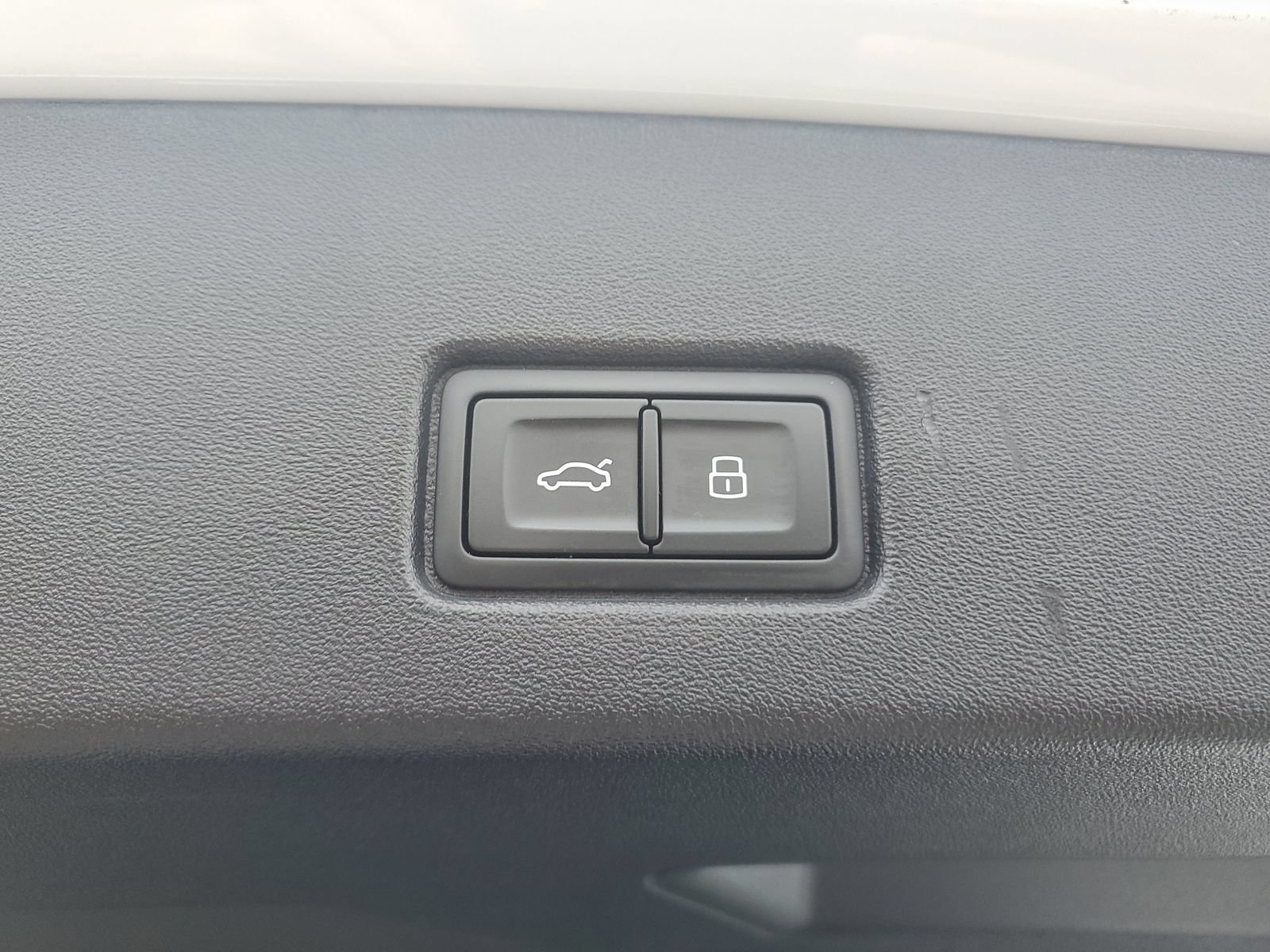 Used 2023 Audi Q4 e-tron Premium Plus AWD/4WD image 9