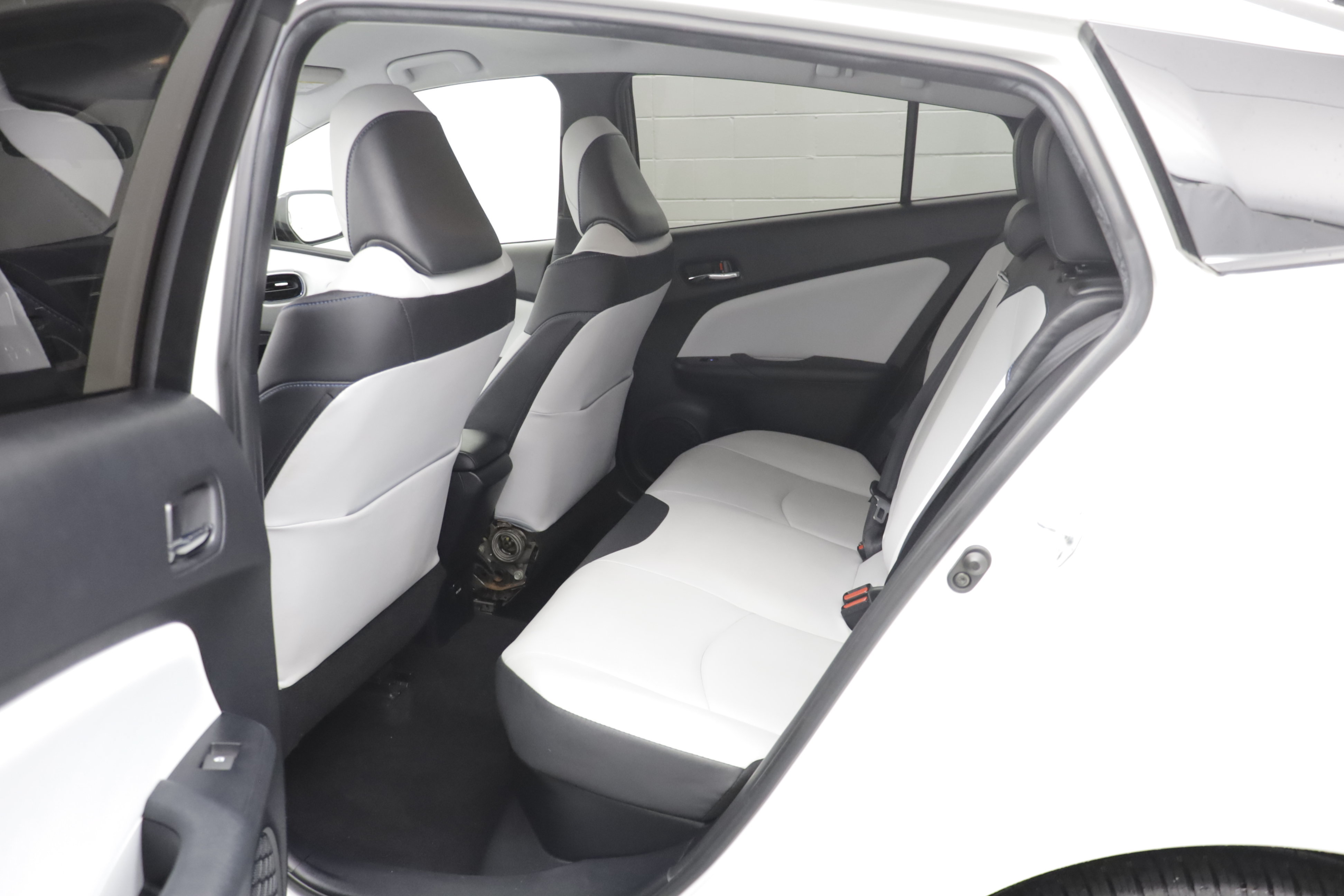 Used 2017 Toyota Prius Three Touring w/ Carpet Mat Package FWD image 12