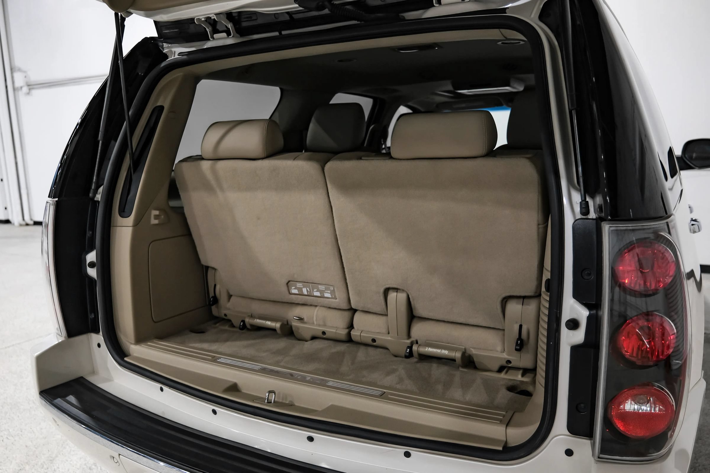 Used 2014 GMC Yukon Denali RWD image 64