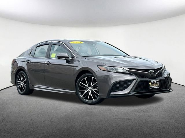 Used 2023 Toyota Camry SE w/ Cold Weather Package image 2