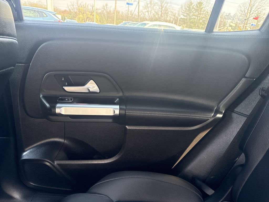 Used 2020 Mercedes-Benz GLB 250 4MATIC w/ Premium Package image 24