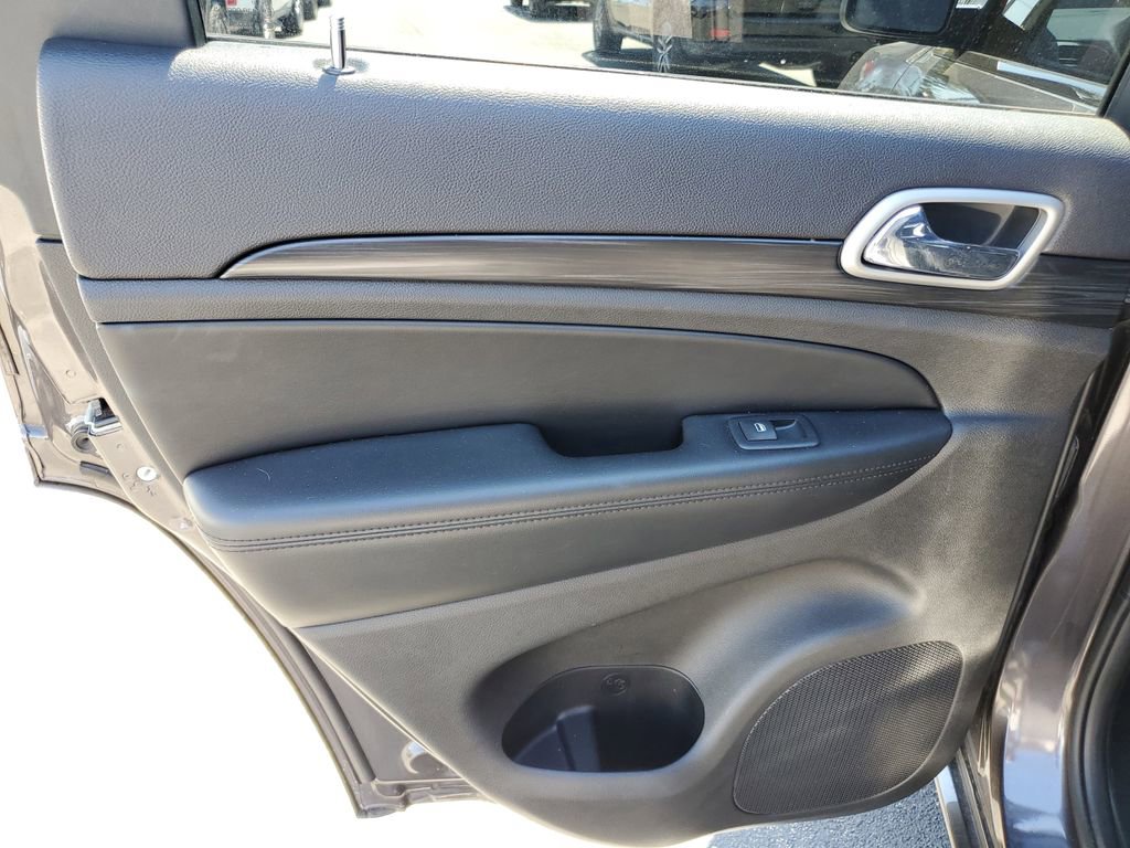 Used 2019 Jeep Grand Cherokee Altitude image 9