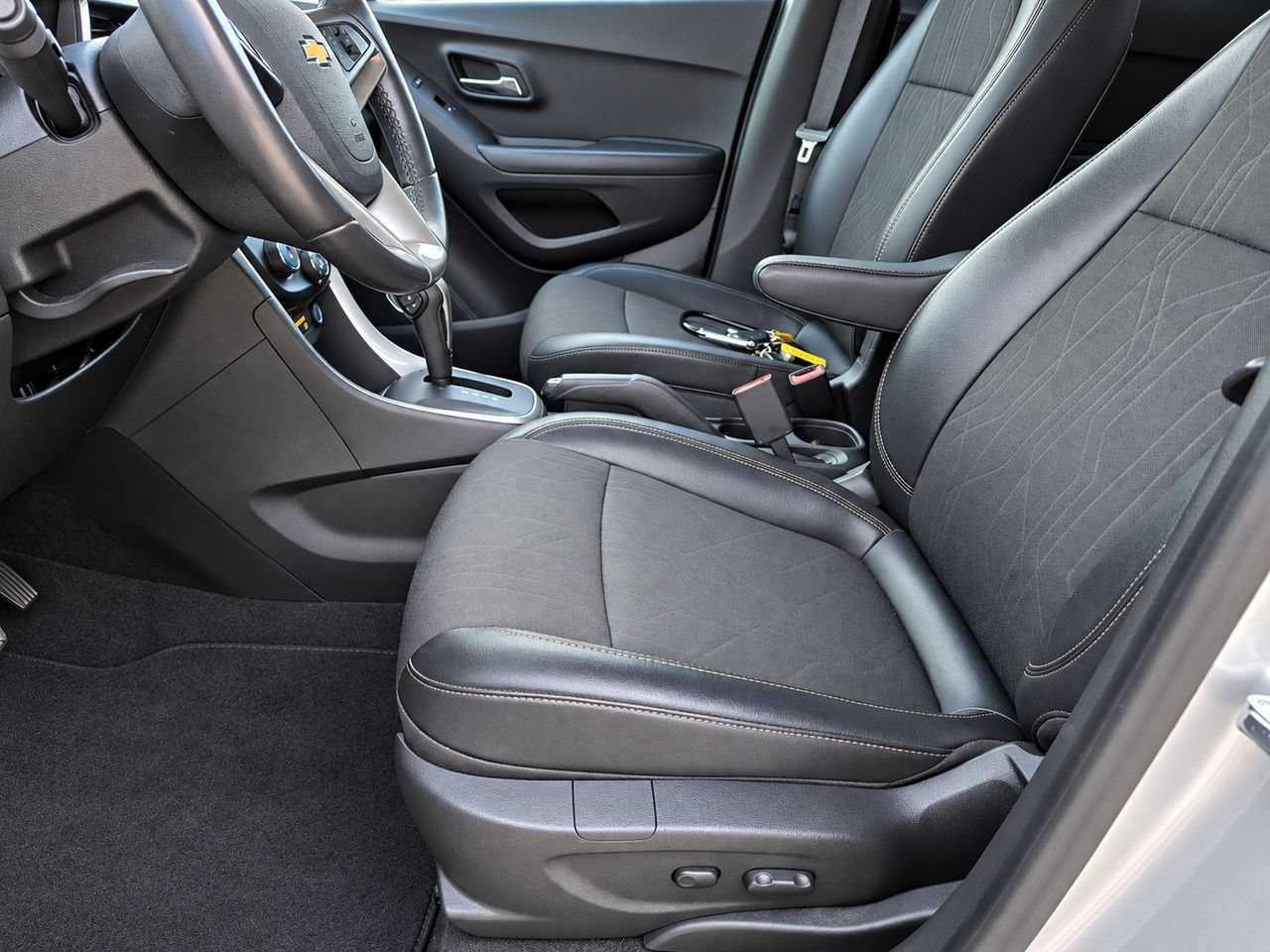 Certified 2020 Chevrolet Trax LT w/ LT Convenience Package AWD/4WD image 15
