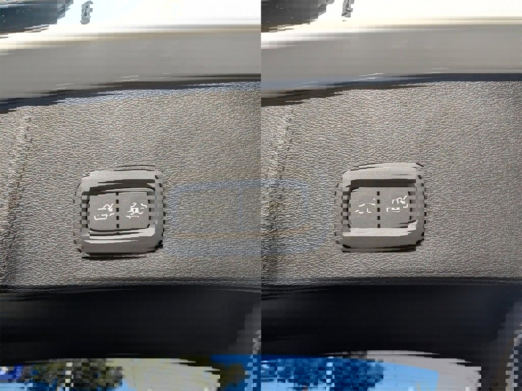 New 2026 Volvo XC40 B4 Core image 17