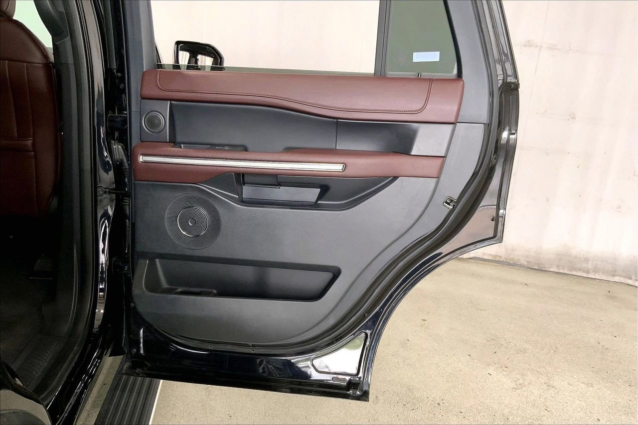 Used 2024 Ford Expedition Limited image 23