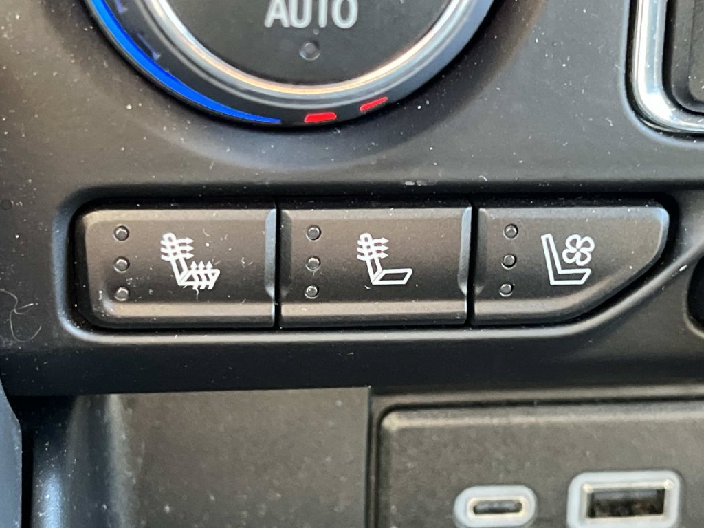 Used 2024 Chevrolet Suburban Premier AWD/4WD image 43