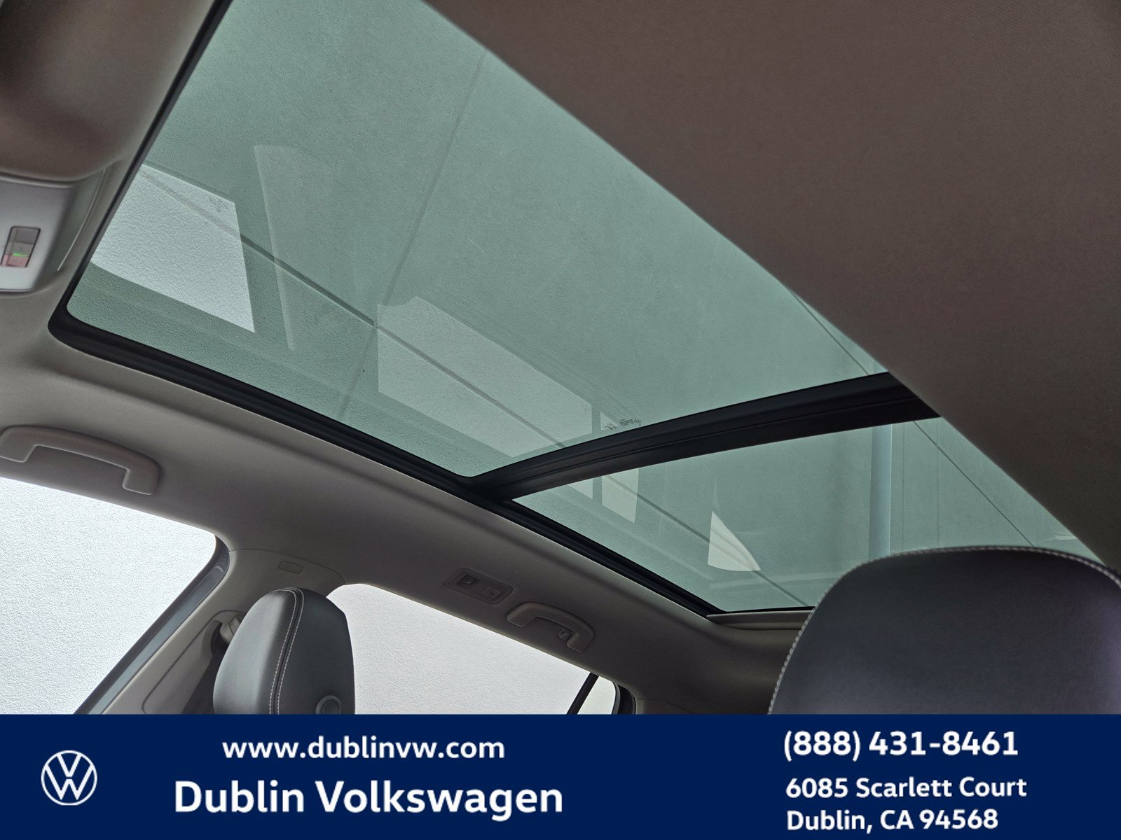 Used 2023 Volkswagen Atlas SE w/ Panoramic Sunroof Package FWD image 18