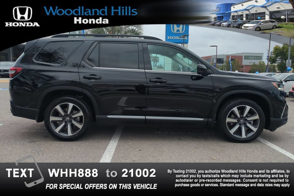Used 2025 Honda Pilot Touring image 4