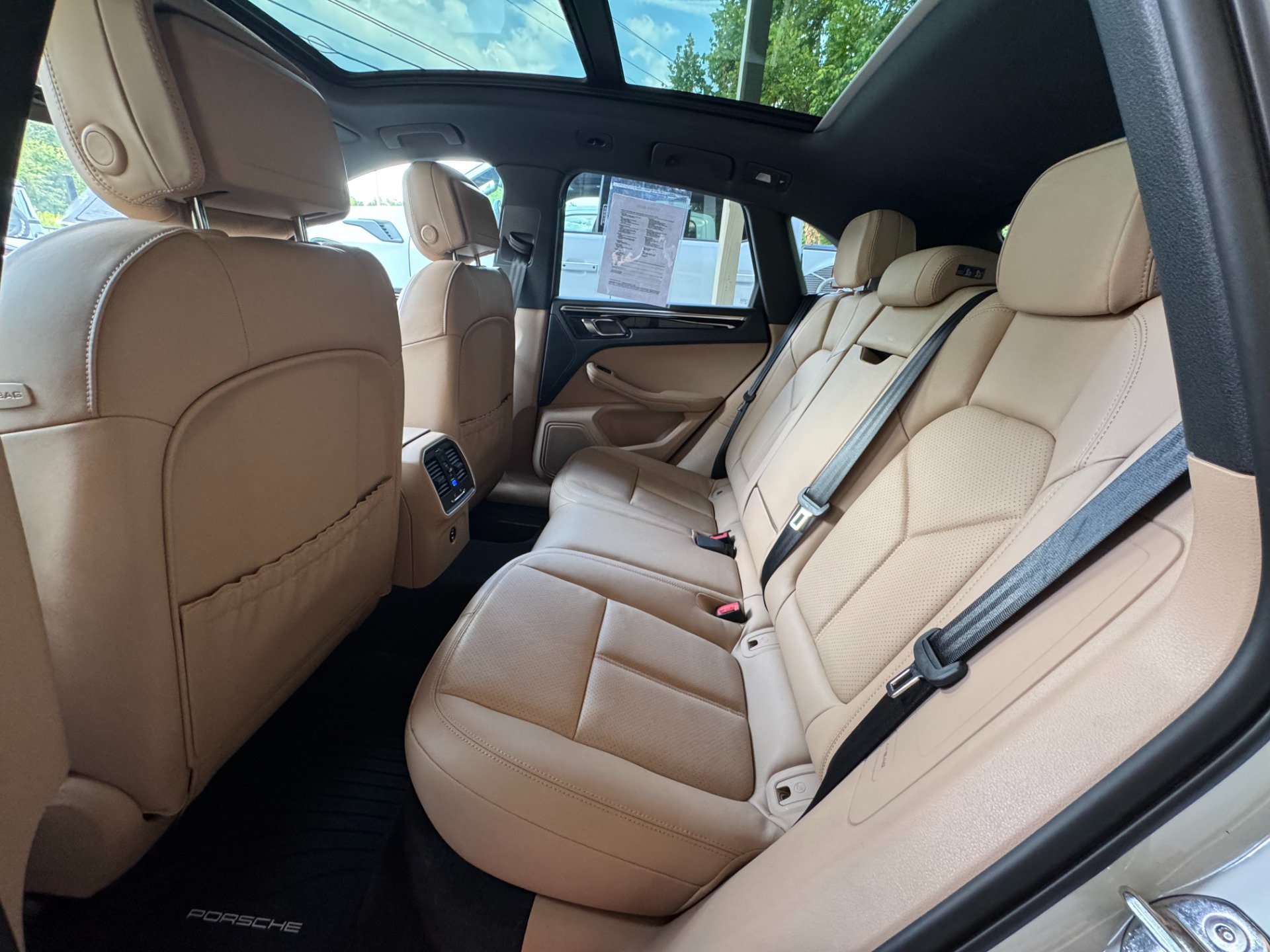 Used 2024 Porsche Macan AWD/4WD image 34