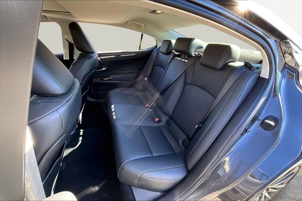 Used 2024 Lexus ES 350 w/ Premium Package image 18