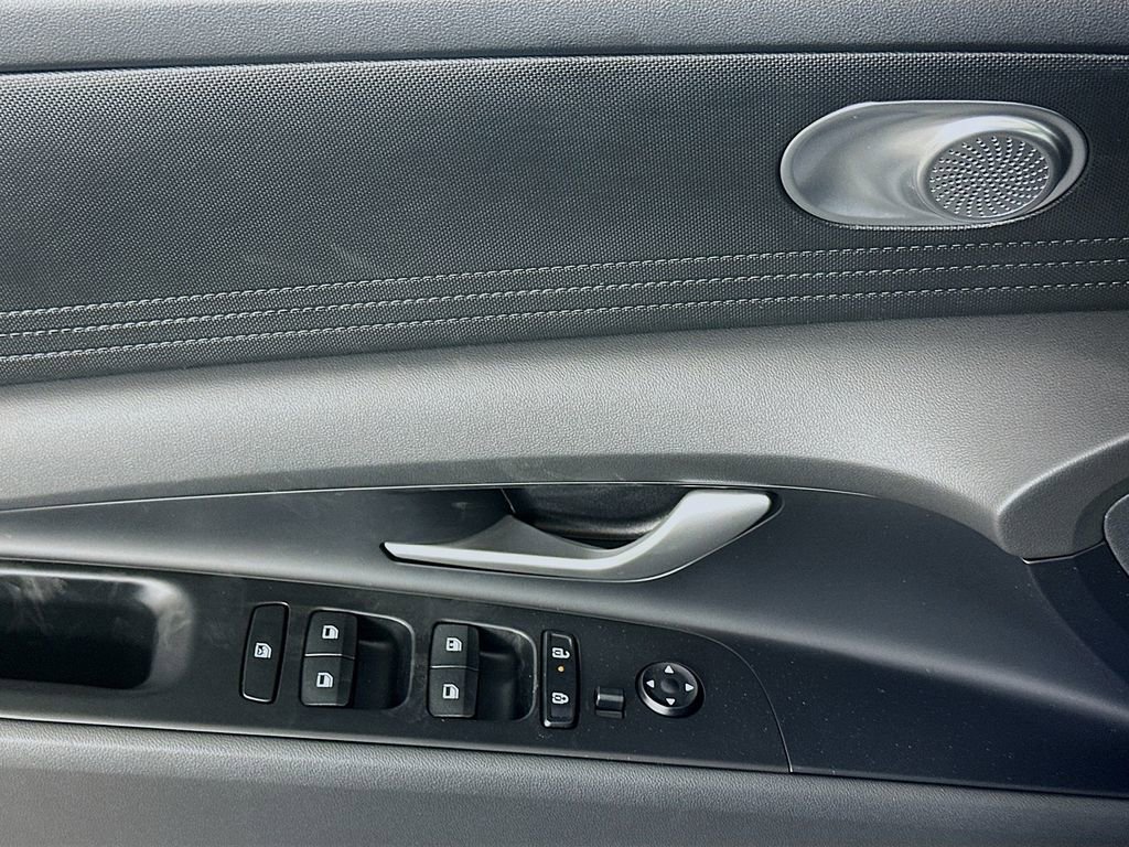 New 2026 Hyundai Elantra SE w/ Cargo Package image 18